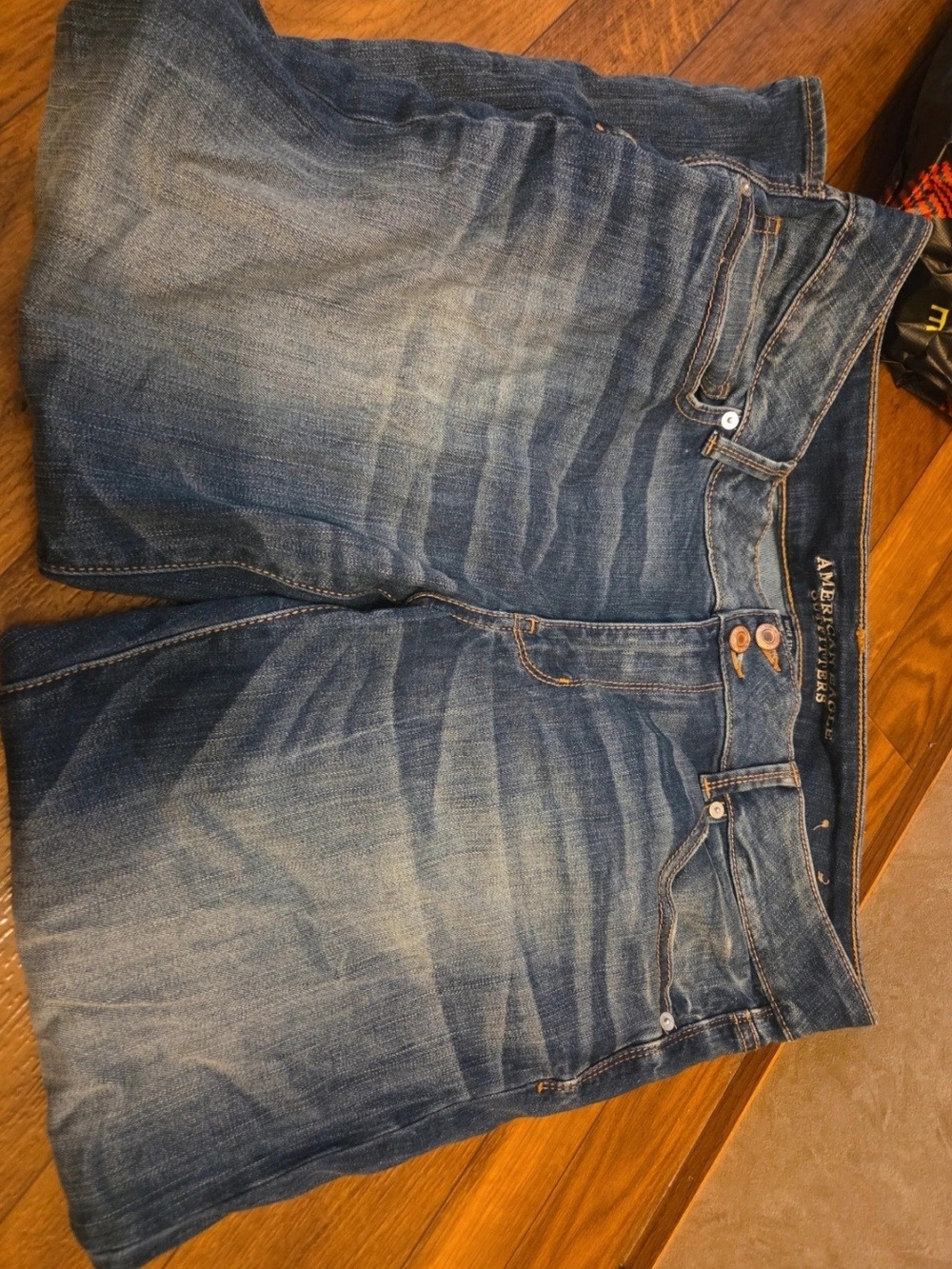 American Eagle Womens Faded Blue Relaxed Fit Jeans